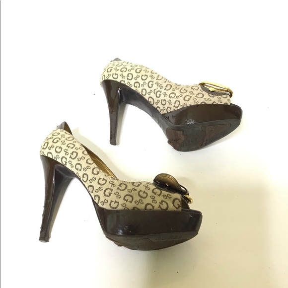 🚨guess tan logo print peep toe platform heels 7.5 - Picture 2 of 5